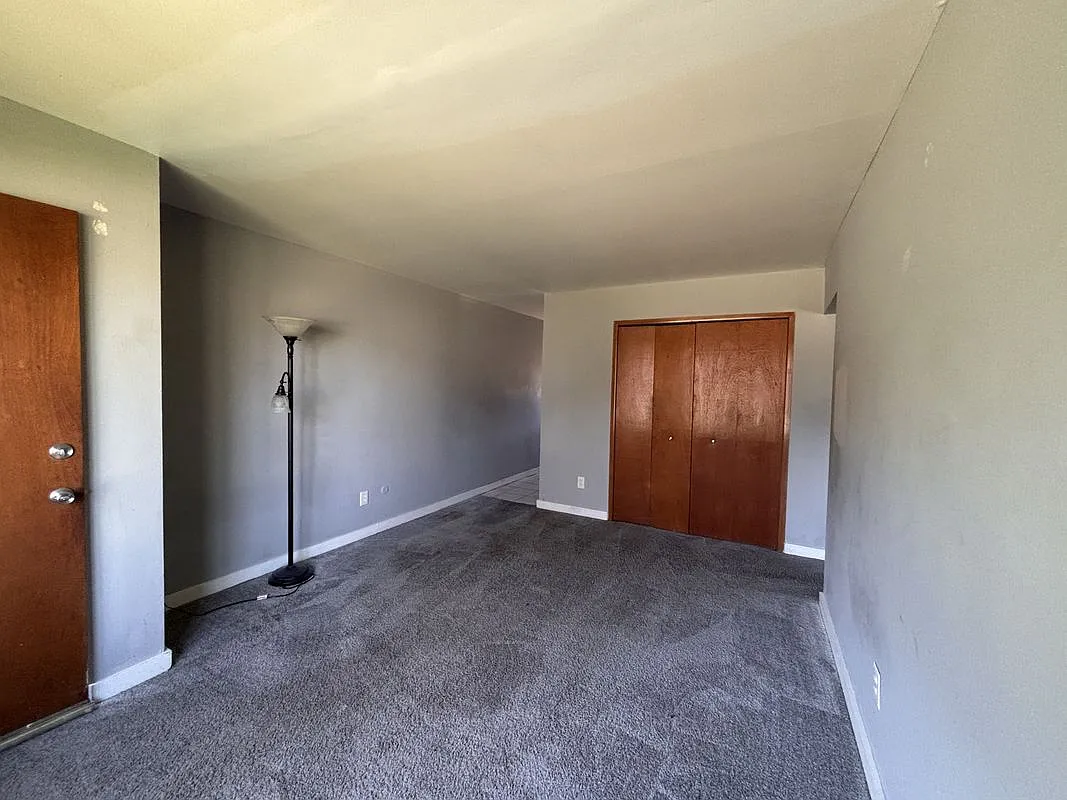 1 bed, 1.0 bath, 800 sqft, $875 — Photo 2