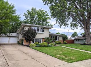 10 Blake Ln, Hamburg, NY 14075