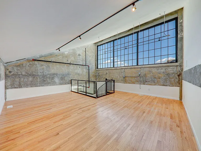 2327 Texas Ave — Photo 15