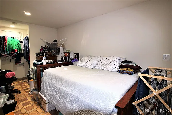 Rented by City Connections Realty | media 24