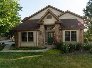 0N698 Chelsea Cir, Winfield, IL 60190