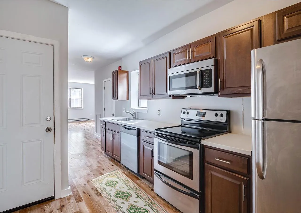 1 bed, 700 sqft, $1,400 — Photo 1