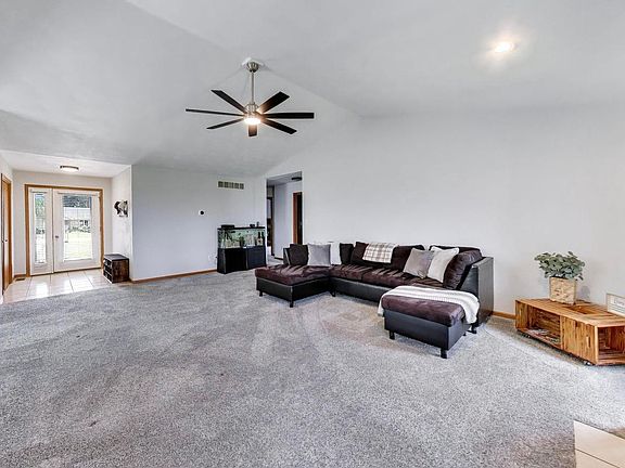 4th image of 528 Valencia DRIVE
