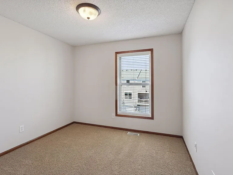 15024 Farnham Ave N — Photo 24