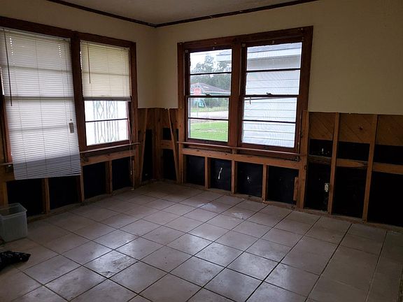 4th image of 2240 Avenue A