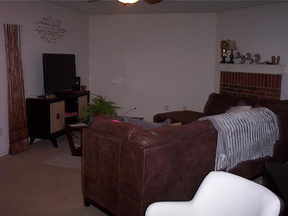 2nd image of 1220 Sullivan Dr