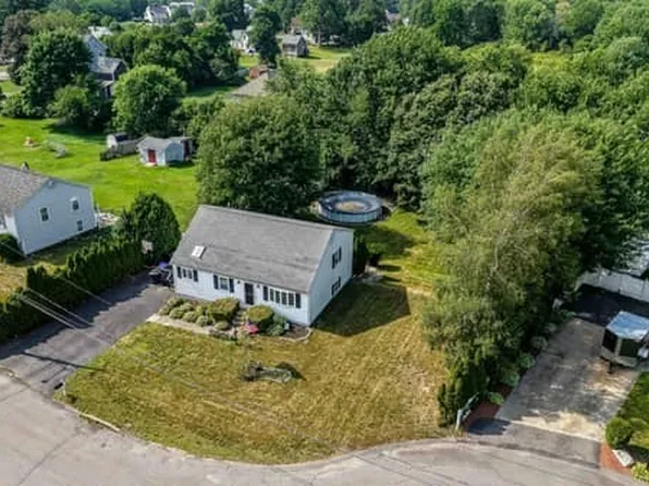 40 Elmwood Dr, Taunton, MA 02780