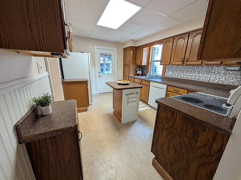 486 Needham Ave — Photo 14