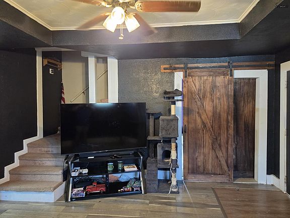 5th image of 406 Park St