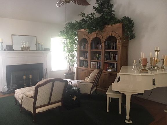 5th image of 161 Tall Pine Dr