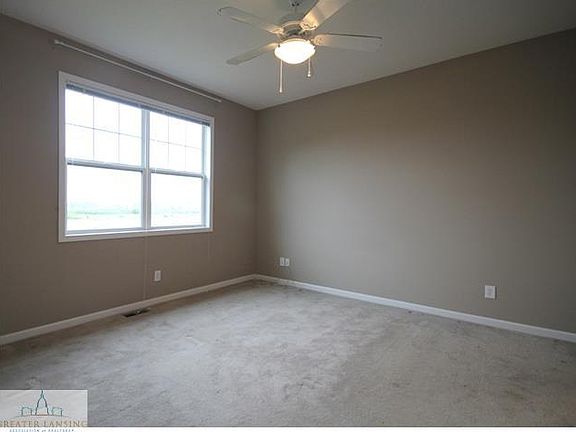 5th image of 696 E Phoebe Ln