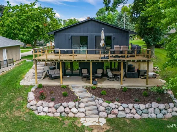 1504 Lake Holiday Dr, Sandwich, IL 60548