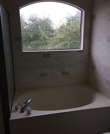 4th image of 915 Tanglewood Dr