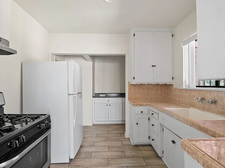 14701 Marigold Ave — Photo 6