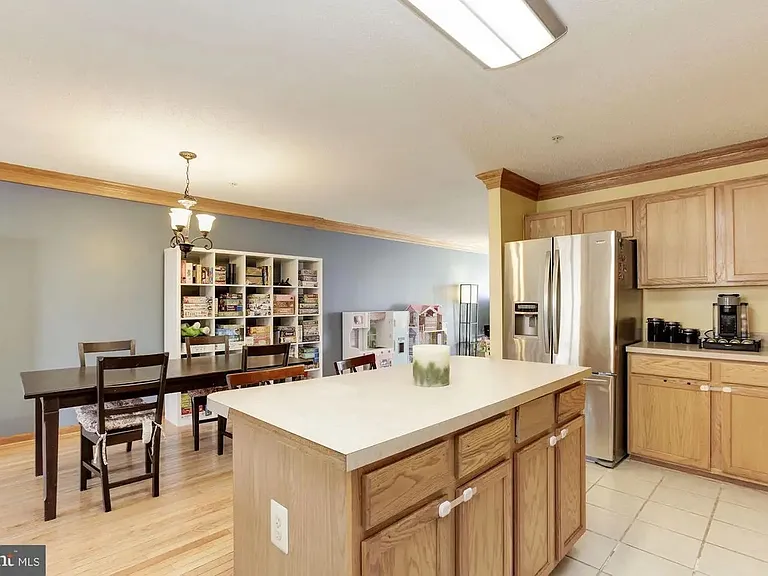 208 Goldsborough Dr — Photo 5