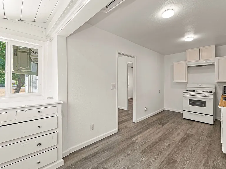 206 Townsend St — Photo 11