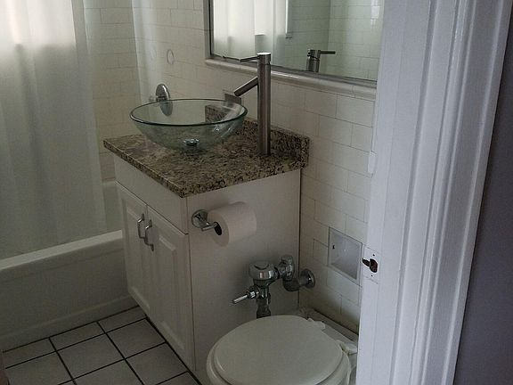 4th image of 4515 Maryland Ave APT 617