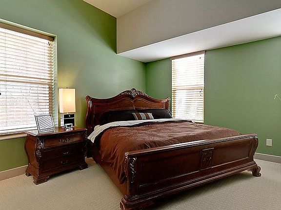 Master Bedroom w/Walk-In Closet