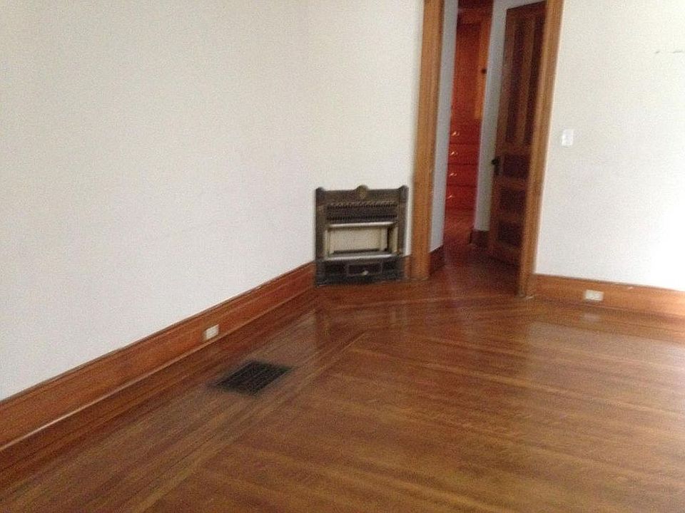 Dining Room gas fireplace (decoration)