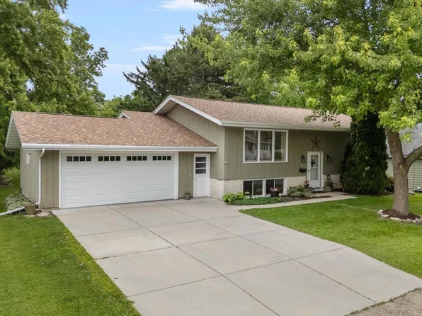 134 East AVENUE, Iron Ridge, WI 53035