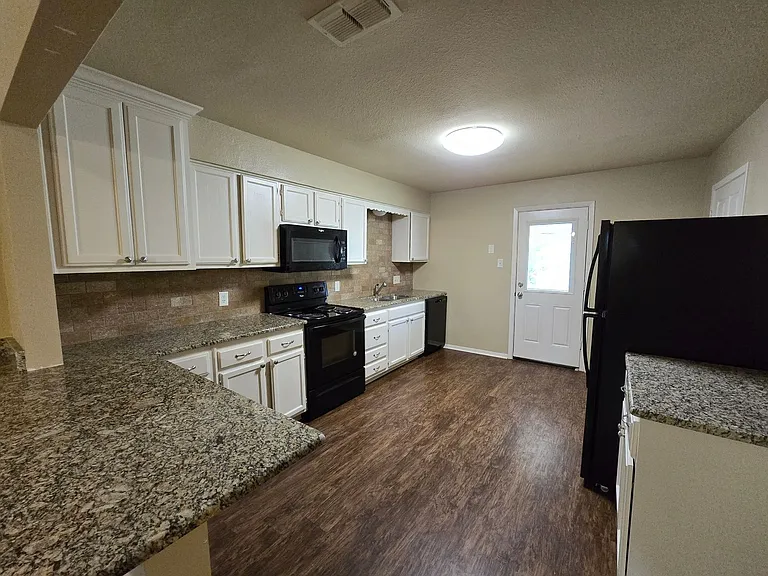 8414 Cambridge Rd #C04 — Photo 6