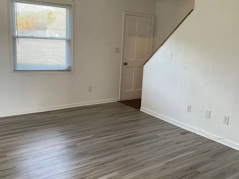 515 Rosewood Ave — Photo 4