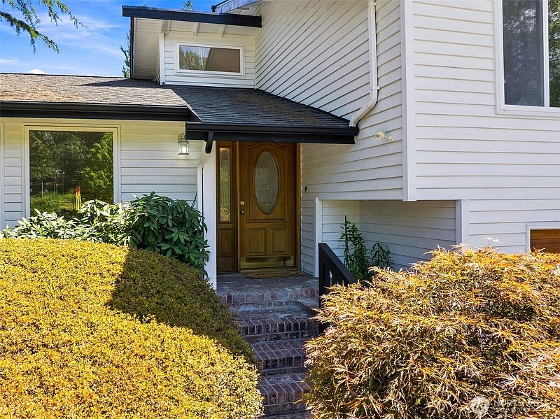 2nd image of 6010 152nd Avenue NE