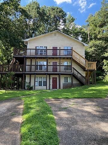 1st image of 4013 Hawthorne Cir SE APT 1