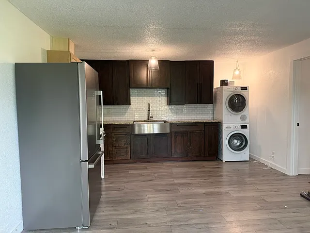 608 Lancaster Dr SE — Photo 9