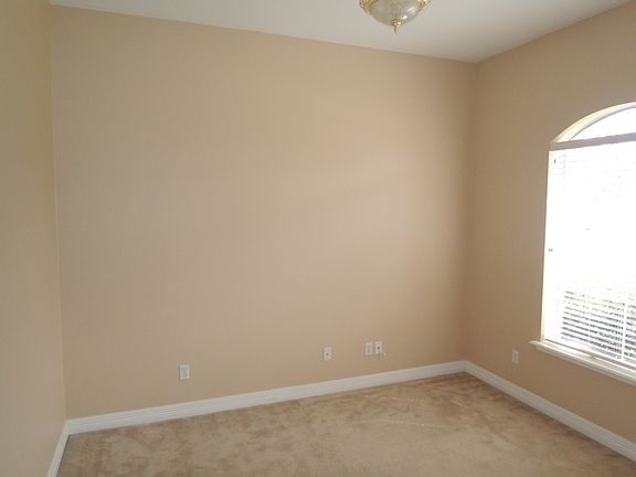 4th image of 408 Hancock St