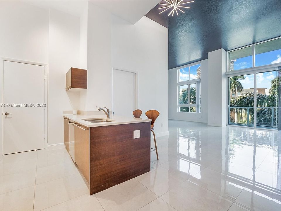 1st image of 1900 N Bayshore Dr APT 615