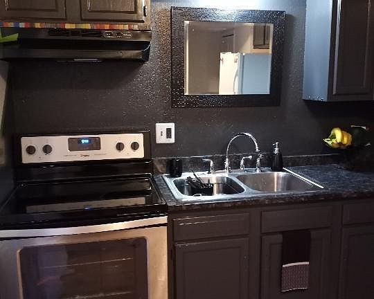 5th image of 1531 W Colter St Unit 33