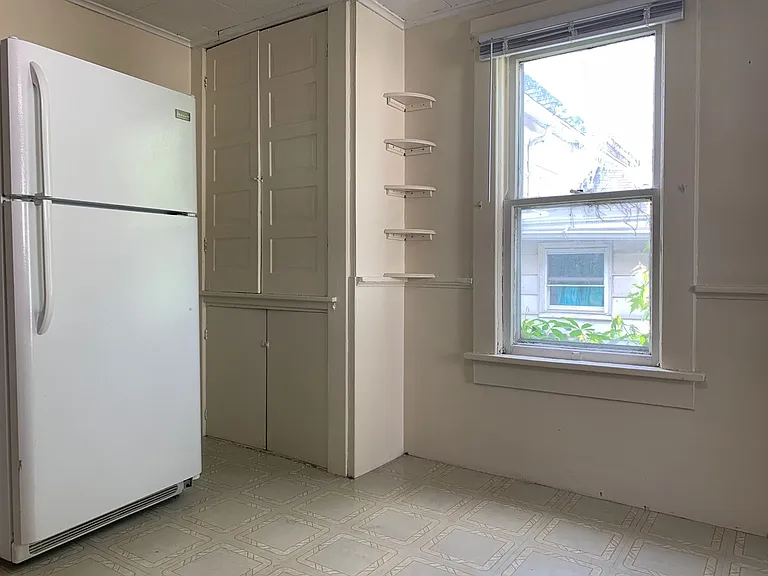 353 Green St — Photo 8