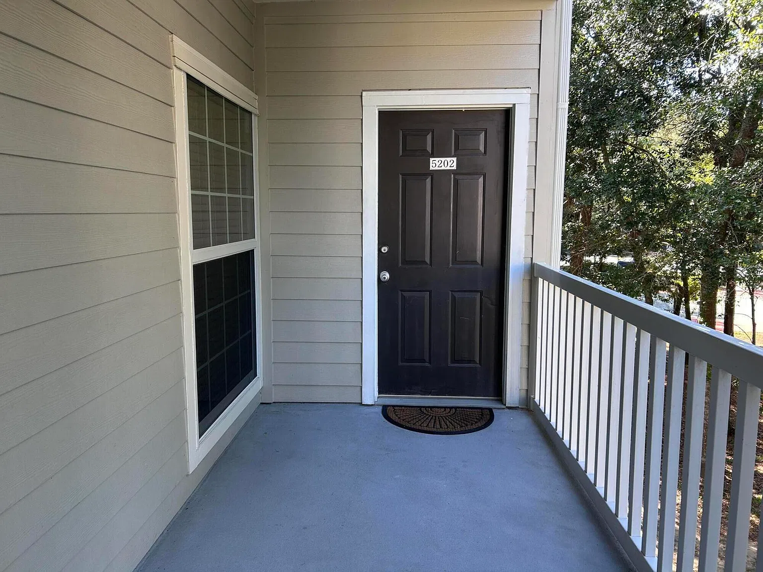 2 bed, 2.0 bath, 1068 sqft, $1,900 — Photo 2