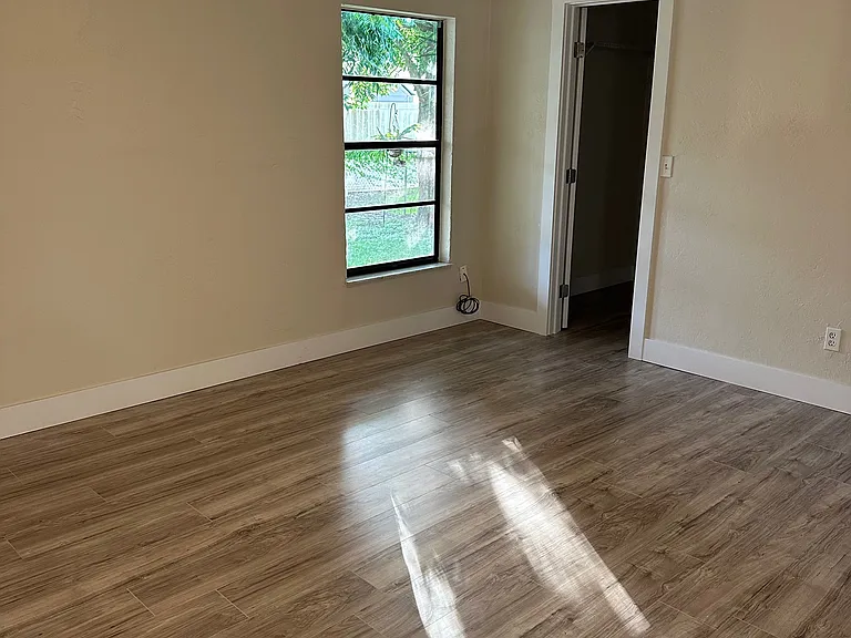 702 Green Rd — Photo 16