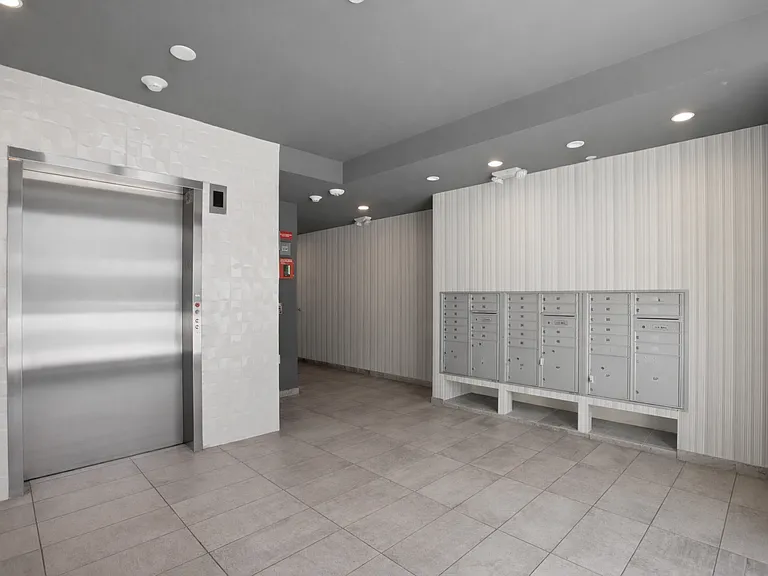 740 South Ridgeley — Photo 3