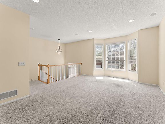 3rd image of 225 Heritage Ln