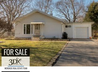 5442 Saunders St, Brighton, MI 48116