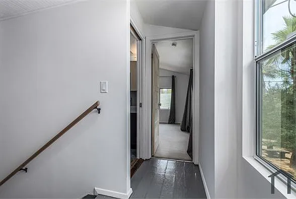 1030 E Polk St — Photo 5