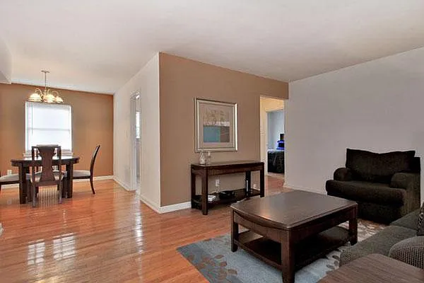 24 Mola Blvd — Photo 5