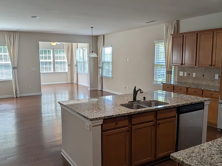 2428 Averon Dr — Photo 40