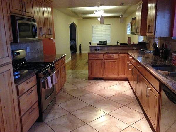 1st image of 824 Vassar Dr NE