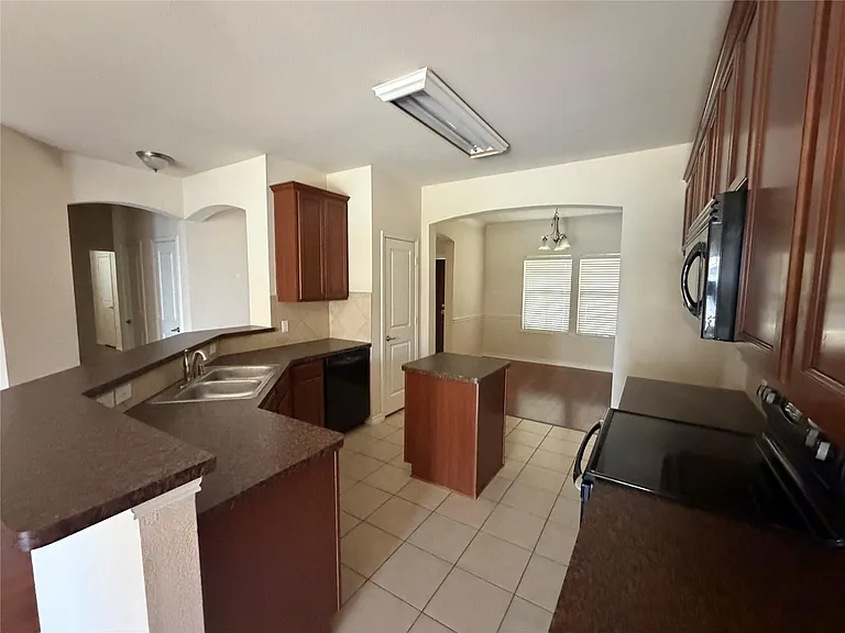 12733 Skeeter Dr — Photo 6