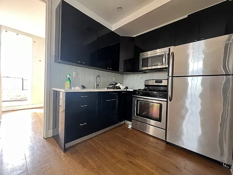 170 Suydam St #4B — Photo 5