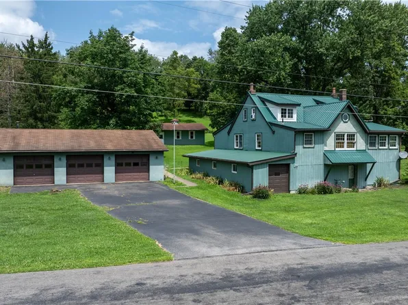 112 Horseshoe Dr, Freeport, PA 16229