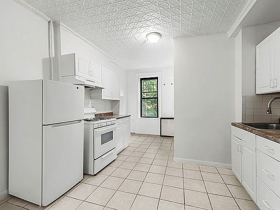 5th image of 447 W 48th St APT 4W