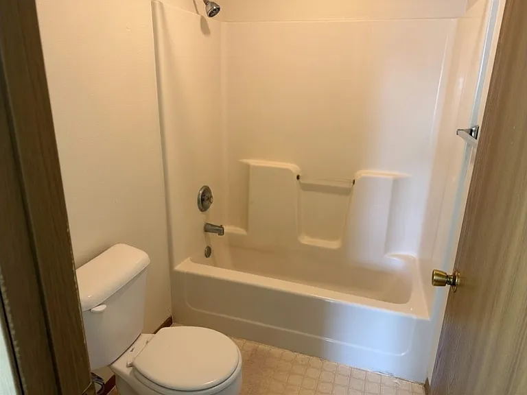 Lincoln Apartments — Photo 11