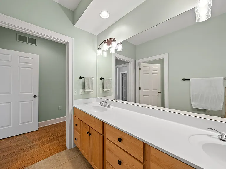 501 Abbey Ridge Ct — Photo 11