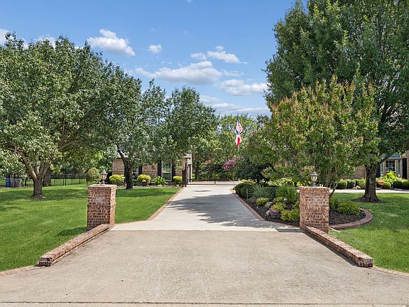 4th image of 240 Arthur Ct
