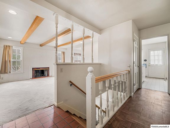 3rd image of 2486 Park Ave